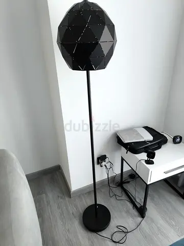 Black Geometric Floor Lamp — Modern Standing Light