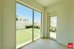 ready to move \ well maintained \ landscaped gardn
