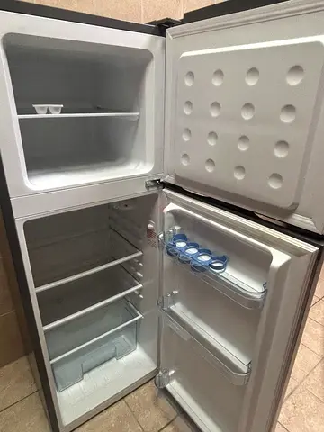 Compact Top-Freezer Refrigerator - 190L  Gross - 140 L Good Working Condition - 1 year old