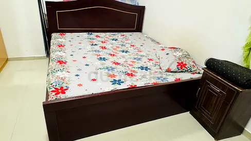 Dark Wood Double Bed with Storage - Good Condition king size bedset with bed and side shelf