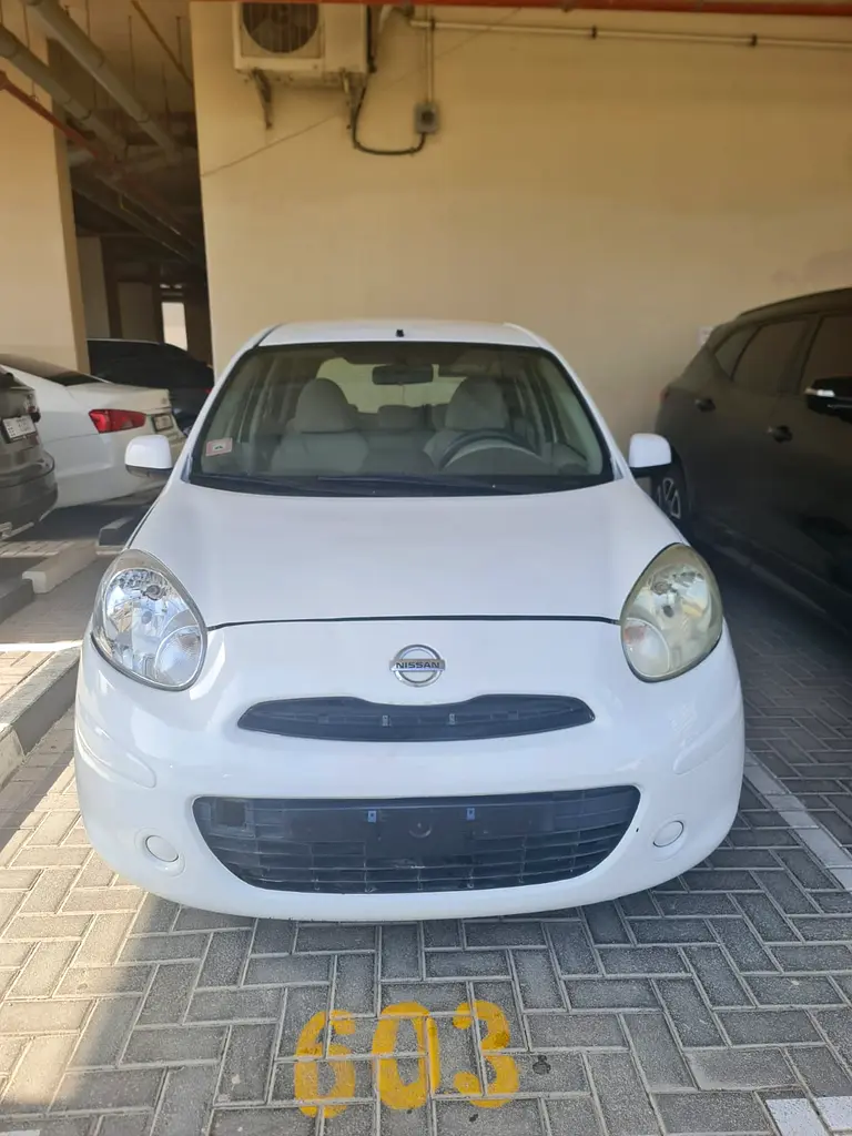 Nissan Micra 2015 — photo 1 of 6