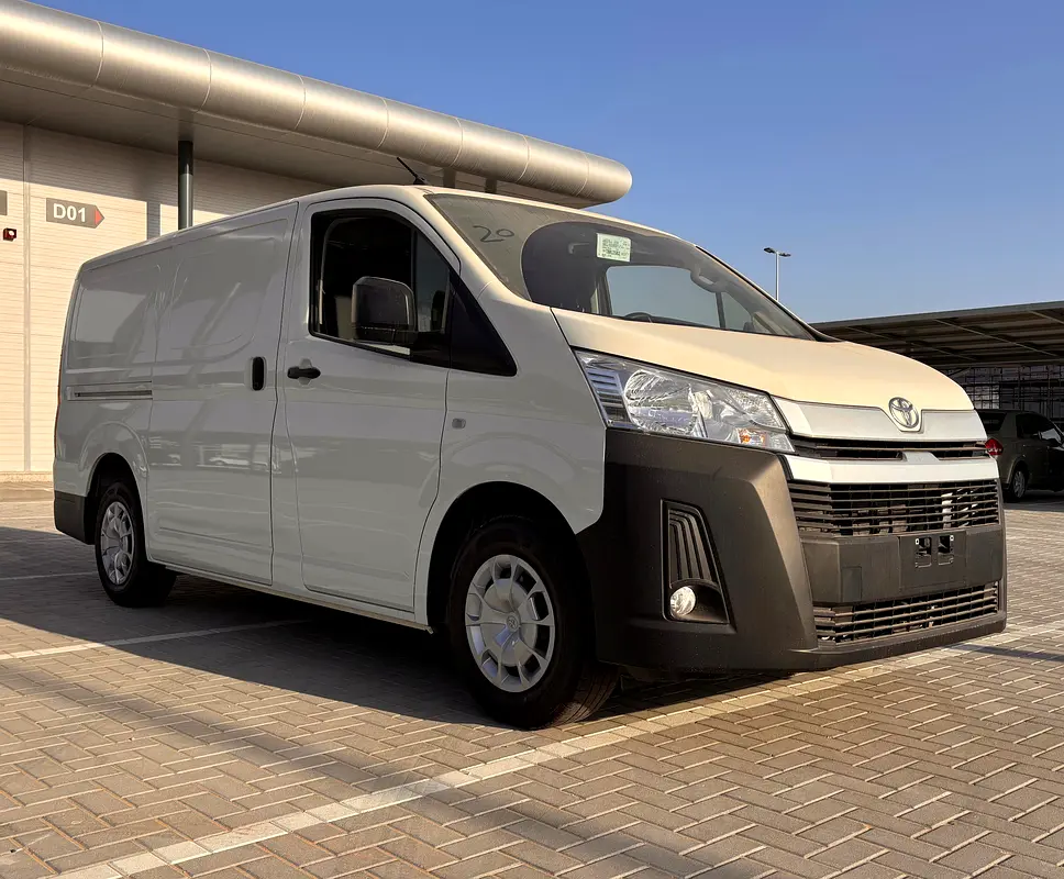 Toyota Hiace 2026 — photo 1 of 11