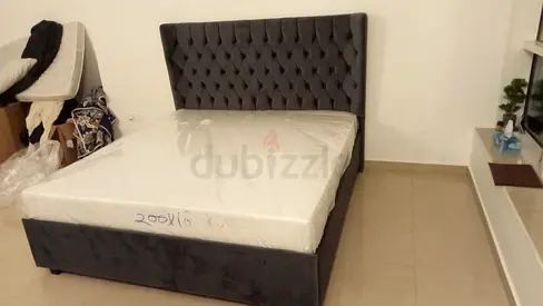 Modern Gray Queen Size Luxury Bed with Spring Mattress
