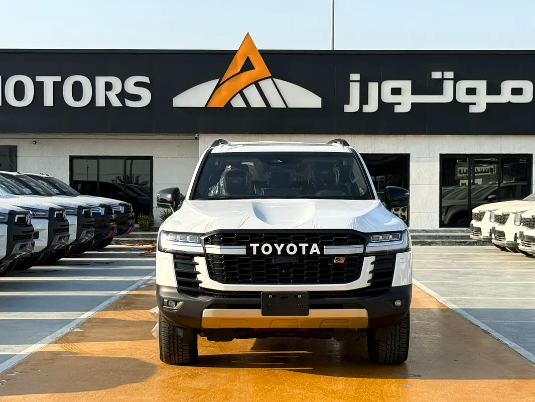 Toyota Land Cruiser 2026 — photo 1 of 12