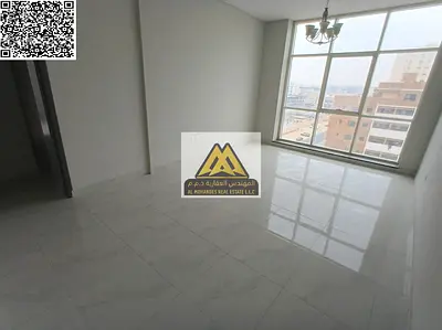 شقة غرفتين وصالة للإيجار السنوي في الجرف 3 عجمان، داخل بناية جديدة، تتميز بمساحة ممتازة وإطلالة مفتوحة مع بلكونة، في موقع حيوي قريب من السوق الصيني وم