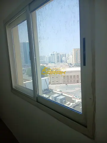 🏡 للإيجار – شقة 2غرفة وصالة فاخرة   مع موقف  فى أرقى مناطق الشارقة