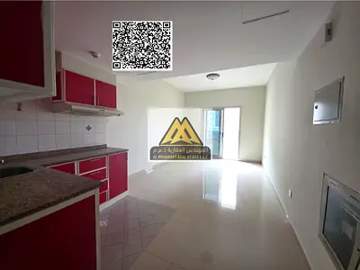 استوديو للإيجار السنوي في الحميدية عجمان، يتميز بمساحة كبيرة وبلكونة بإطلالة مفتوحة، مع باركن مجاني أسفل البناية وتكييف مركزي، في موقع هادئ وقريب من ج
