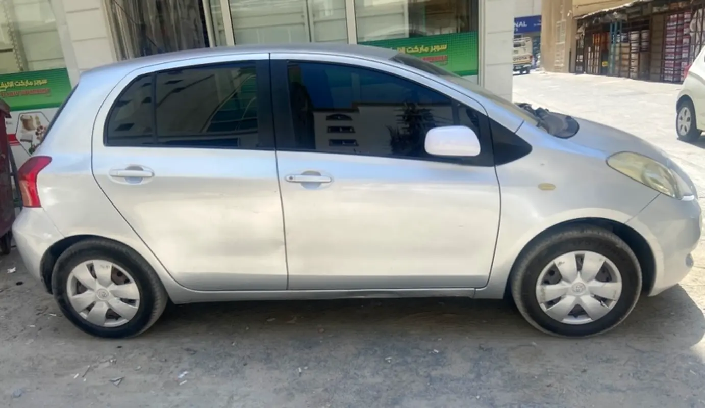 Toyota Yaris 2007 — photo 1 of 2