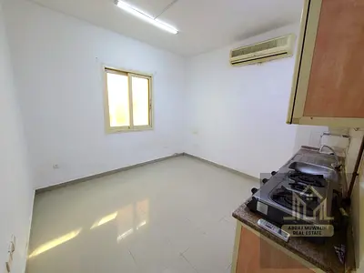 hot offer cheap price ready to move \\ neat and clean\\ just 14k prime location near madina hyperma