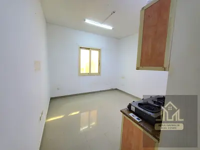 hot offer cheap price ready to move \\ neat and clean\\ just 14k prime location near madina hypermarket