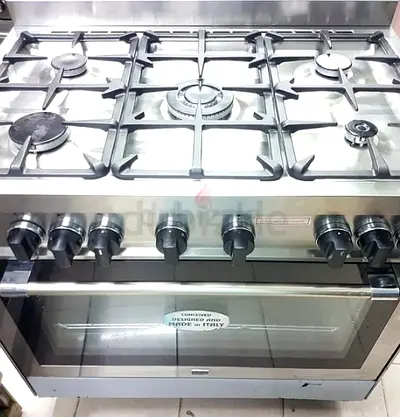 Used, full gas cooker heavy duty material