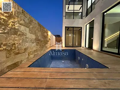 Freehold .Modern villa on a main street, no registration fees.