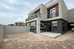 Spacious Middle Unit Villa | Semi-Detached | Maid