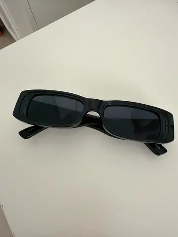 Black Rectangular Sunglasses - Classic Unisex Style