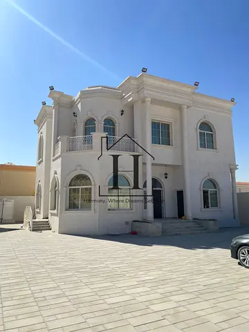 Modern Classic Styling l Bright l Outside Kitchen l Private l Quiet l Like NEW l Shaded Parking l Remote Control Gate