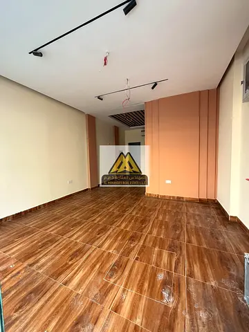 فرصة مميزة لاستئجار محل تجاري في موقع حيوي داخل أبراج النعيمية، على الشارع الرئيسي مباشرة،