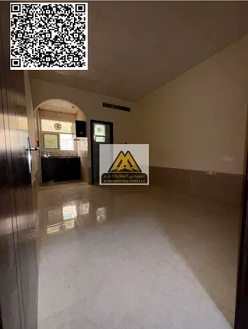 A great opportunity for annual rent in Al Jurf 2 – Ajman. A ground-floor studio with a large space and smart layout, featuring a semi-separated kitche
