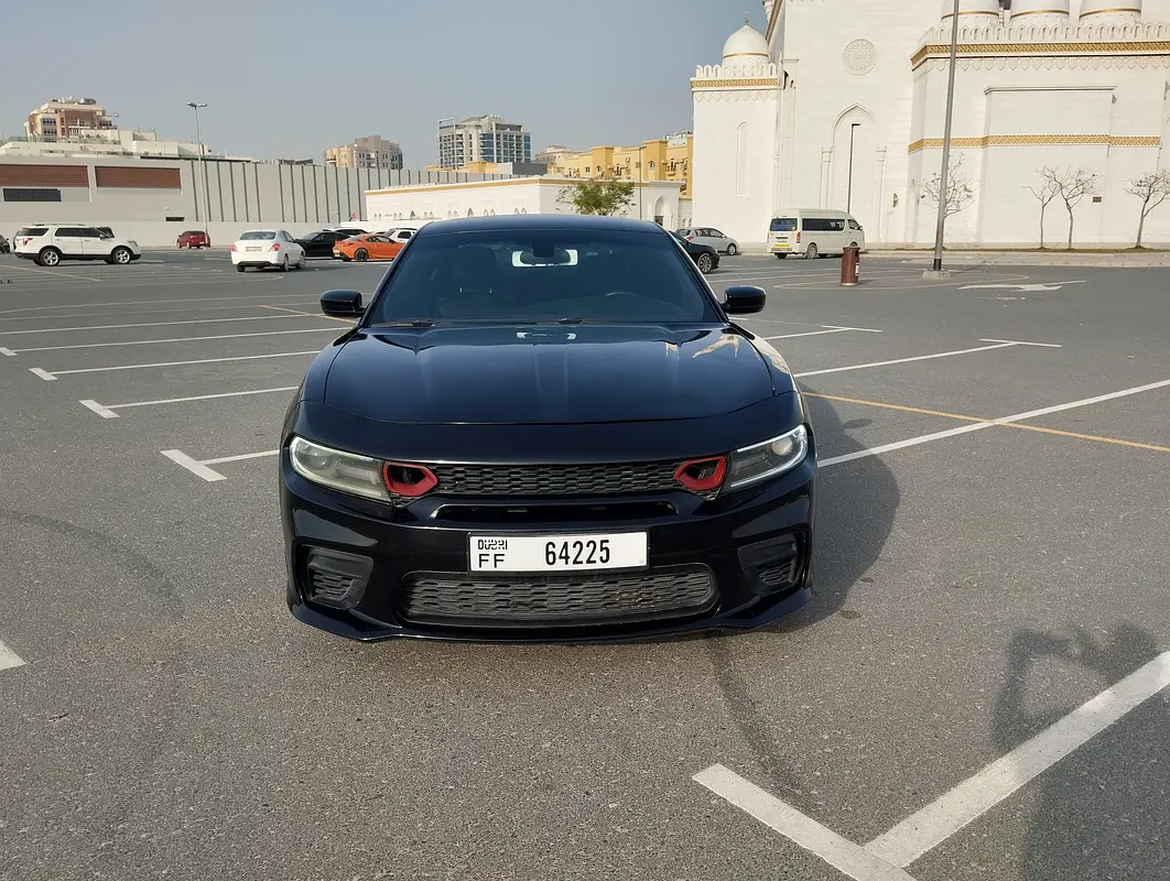 Dodge Charger 2018 — photo 1 of 15