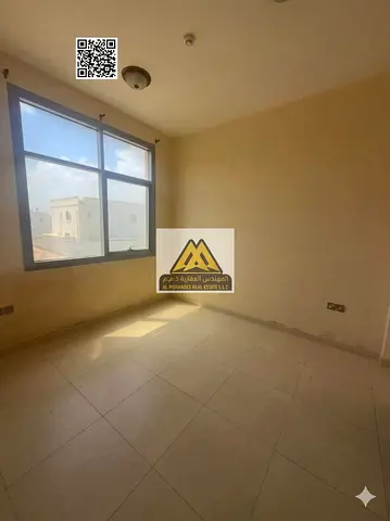 فرصة مميزة للسكن في شقة واسعة بموقع استراتيجي في الروضة 1، قريبة من مركز شرطة الحميدية وشارع الشيخ محمد بن زايد،