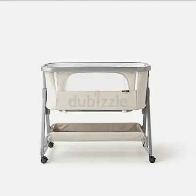 Giggles Side-sleeper bedside bassinet with storage shelf — neutral beige