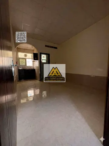 فرصة مميزة للسكن في استوديو أرضي بمساحة كبيرة وتقسيمات ممتازة داخل منطقة الجرف 2، بموقع حيوي قريب من جميع الخدمات،