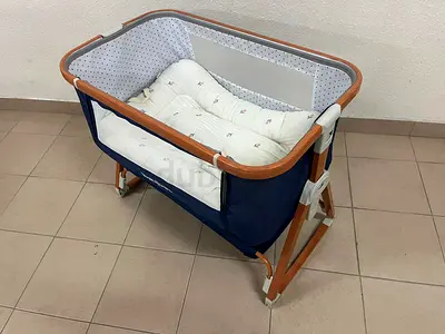 Babybee portable crib in dark blue