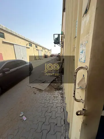 فرصة استثمارية مميزة | مستودع واسع بارتفاع عالي في موقع حيوي