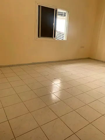 (العنوان: استمتع بهدوء البحر! غرفتين وصالة بأفضل سعر على كورنيش عجمان)  لعشاق المساحات الواسعة والموقع المتميز، شقة (غرفتين وصالة) للإيجار السنوي في أ