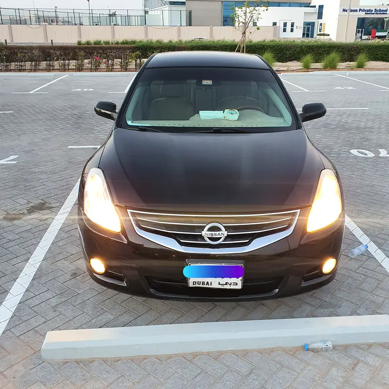 Nissan Altima 2012 — photo 1 of 12