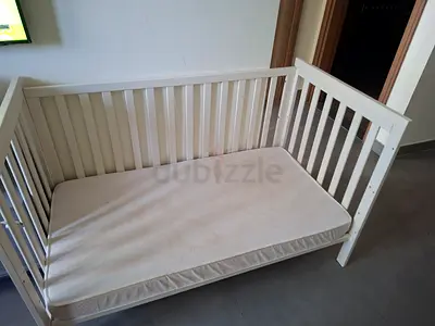 Baby cot and bed