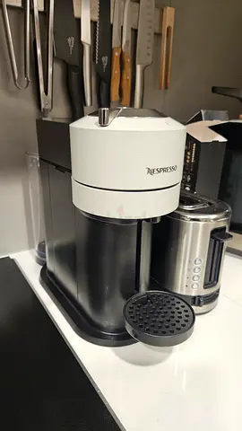 Nespresso Vertuo in very good condition like new very light use