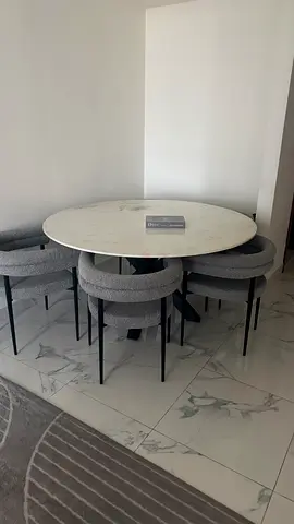 Dining table + 6 chairs