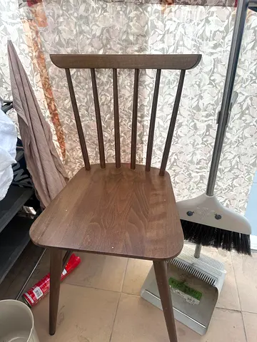 Solid Wood Dining Chair with Spindle Back - Single