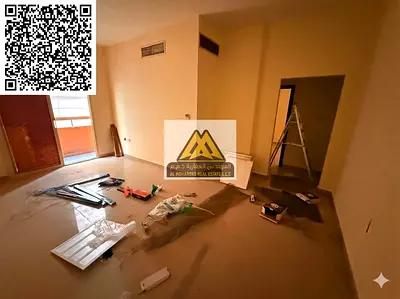 تتميز الشقة بتصميم عملي ومساحة مناسبة، مع توزيع جيد يوفر الراحة في الاستخدام اليومي، بالإضافة إلى تكييف مركزي يضمن أجواء مريحة طوال العام.
