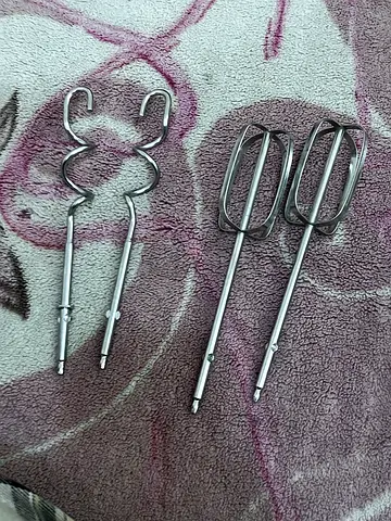 Kenwood Hand Mixer with Beatters and Dough Hooks - Used