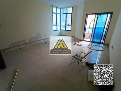 A very spacious and practical apartment, ideal for families, located in a prime location close to all essential services and transportation, with easy