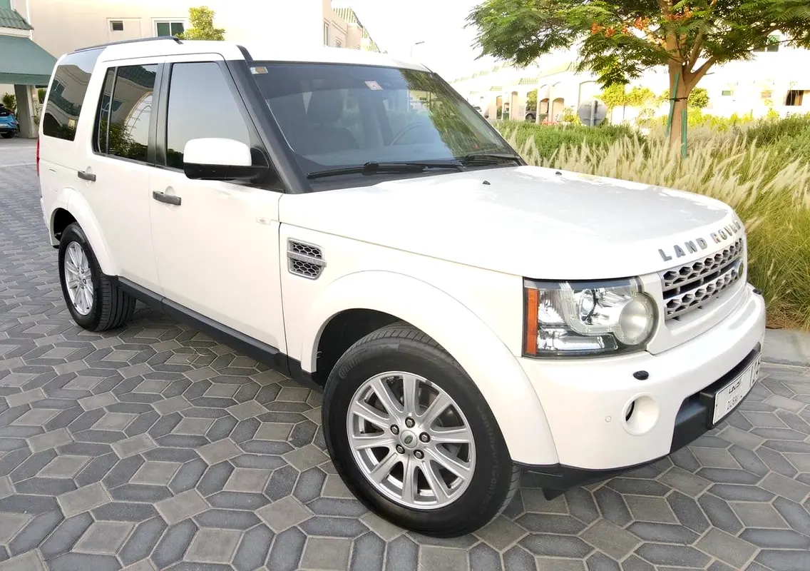 Land Rover LR4 2010 — photo 1 of 7