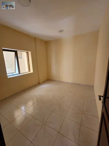 شقه مميزه جدا / تامين شيك / ارياحيه في الدفع / مساحه واسعه / قريبه من جميع الخدمات  / موقع حيوي اكثر من رائع