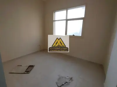 شقة غرفتين وصالة للإيجار السنوي في منطقة الجرف 2، عجمان، بموقع مميز قريب من محكمة عجمان والمدرسة الوطنية، مناسبة للعائلات الباحثة عن الراحة والقرب من