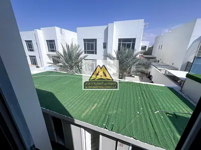 فيلا تجارية للإيجار في الجرف 2 عجمان على شارع رئيسي بمساحة 15 ألف قدم مربع