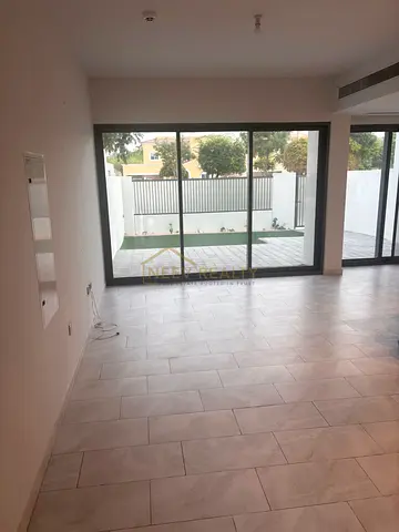 Exclusive | Single Row | Vacant | Gated Community