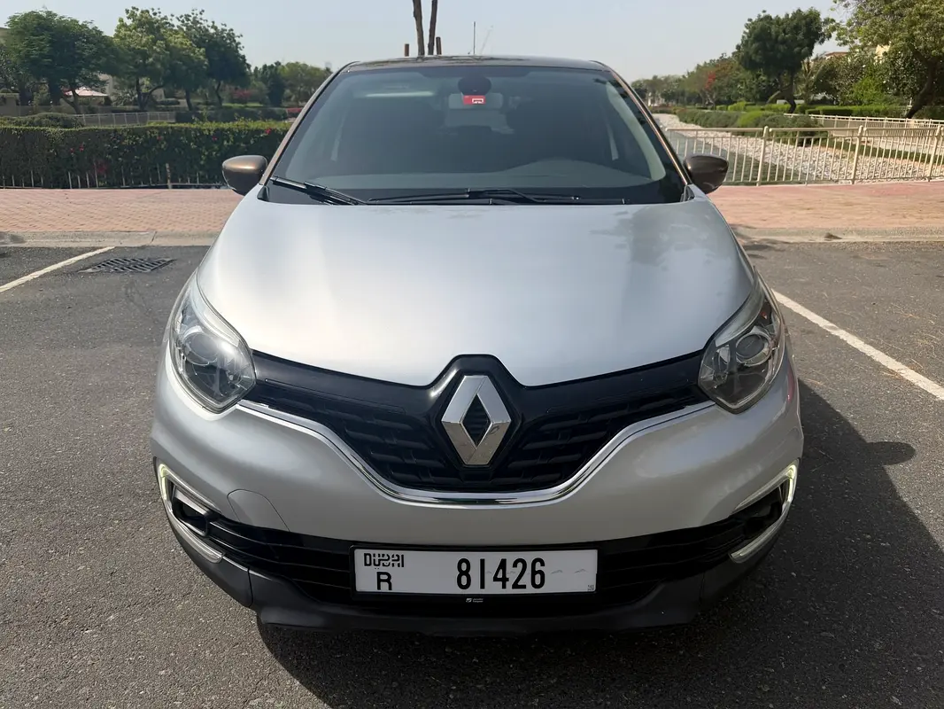 Renault Captur 2018 — photo 1 of 17