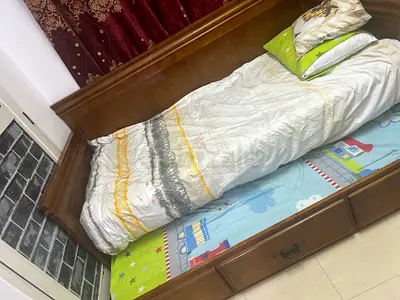 Single wooden trundle bed with storage drawers - good condition