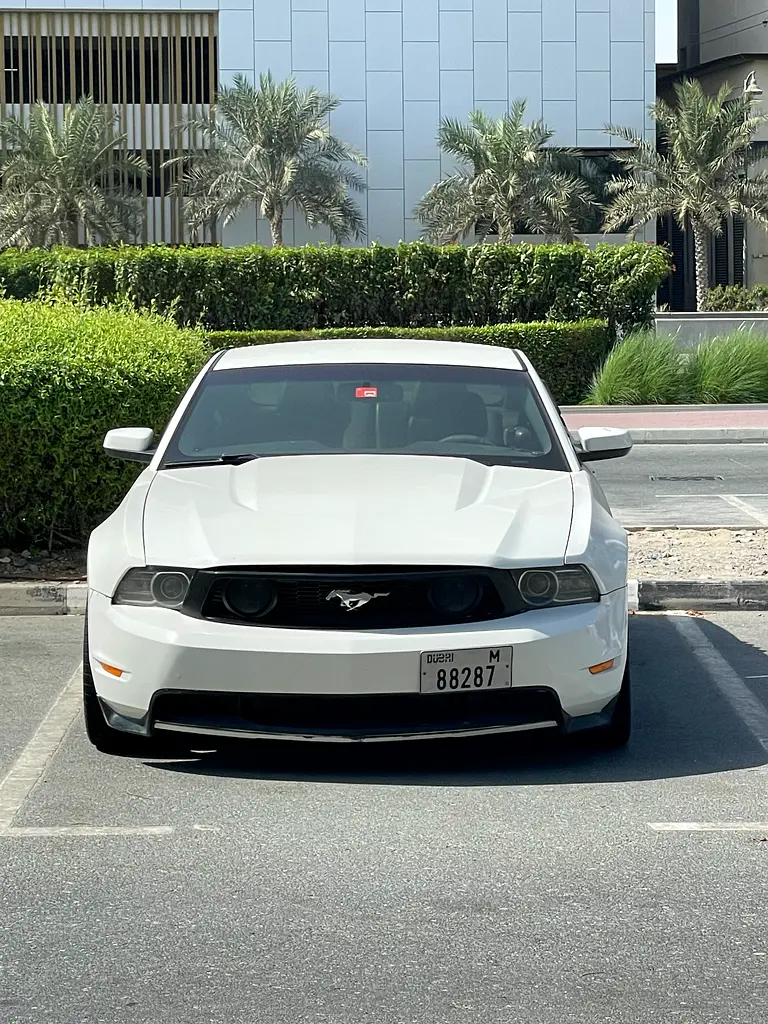 Ford Mustang 2012 — photo 1 of 9