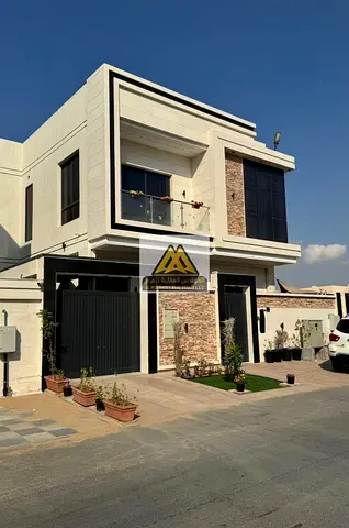 فرصة مميزة لاستئجار فيلا مفروشة بالكامل في منطقة الياسمين بعجمان، تقع في موقع حيوي قريب من جميع الخدمات