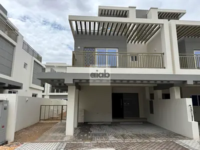 Newly Handed Over | Mid Corner Unit | L - Shaped Garden