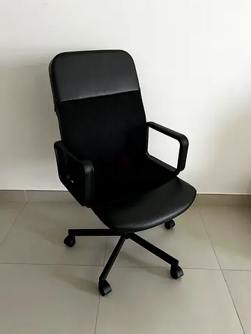 Black ergonomic office chair with armrests - good condition