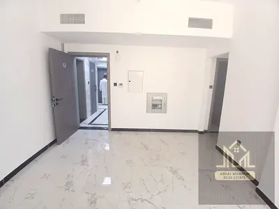 LOOK LIKE A BRAND NEW APPARTMENT // ATT THE PRIME LOCATION // FAMILY BUILDING // FREE PARKING // NEAR SAFARI MAAL // JUST IN 36K