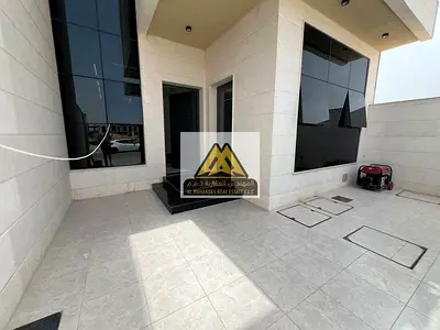 فرصة مميزة لامتلاك فيلا تاون هاوس بتصميم راقٍ وتشطيب عالي في منطقة الحليو 2، مناسبة للسكن العائلي الراقي أو الاستثمار.
