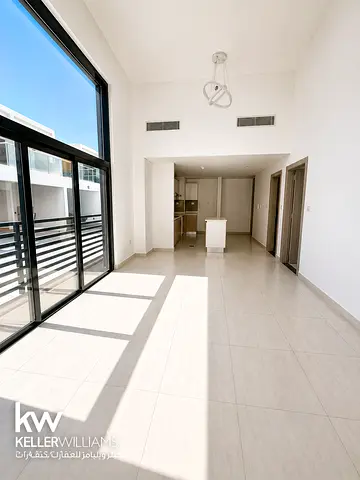 High Ceiling | Private Garden | Easy Viewing